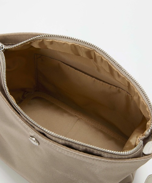 Breath TOPKAPI(ブレストプカピ)の「【Breath TOPKAPI sis】【WEB限定】ナイロン レザーポケット ミニ ショルダーバッグ 軽量 / CALM カーム(ショルダーバッグ・レディース・カーキ/ブラック/ベージュ/グレー・FREE)」の5枚目の写真