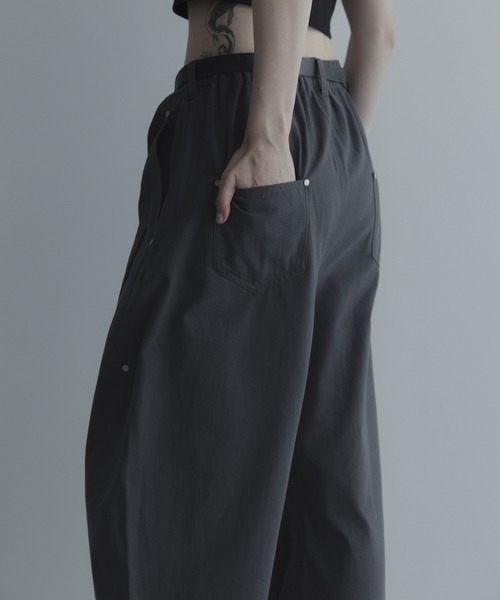 remer（リメール）の「コットンギャバタックカーブパンツ - cotton gabardine tuck curved pants（その他パンツ・メンズ・チャコールグレー/ブラック・LARGE/MEDIUM/SMALL/X-SMALL）」の12枚目の写真