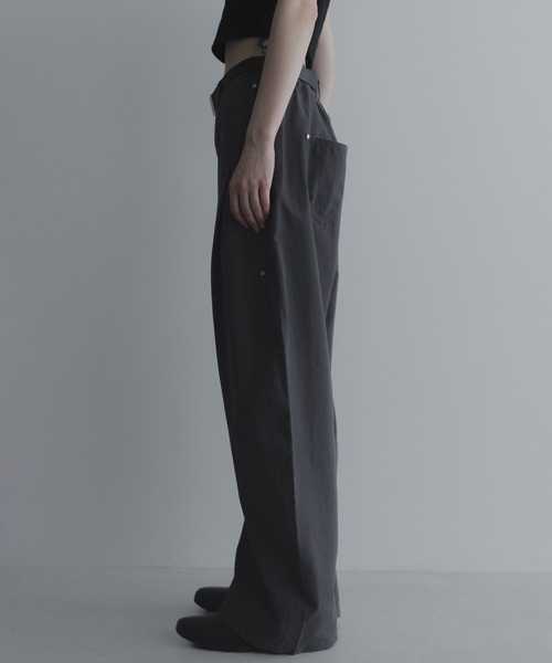 remer（リメール）の「コットンギャバタックカーブパンツ - cotton gabardine tuck curved pants（その他パンツ・メンズ・チャコールグレー/ブラック・LARGE/MEDIUM/SMALL/X-SMALL）」の11枚目の写真