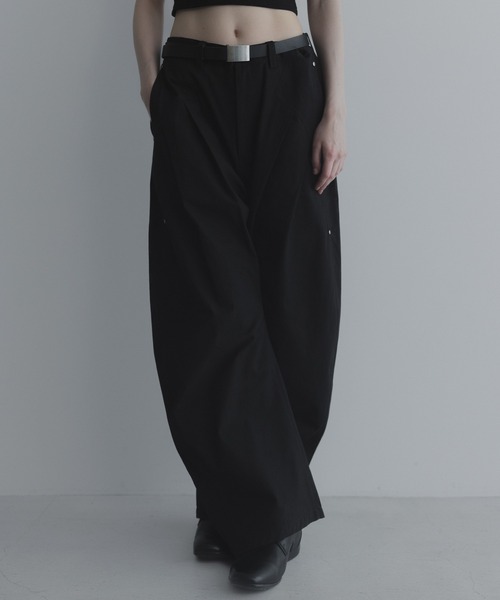 remer（リメール）の「コットンギャバタックカーブパンツ - cotton gabardine tuck curved pants（その他パンツ・メンズ・チャコールグレー/ブラック・LARGE/MEDIUM/SMALL/X-SMALL）」の3枚目の写真