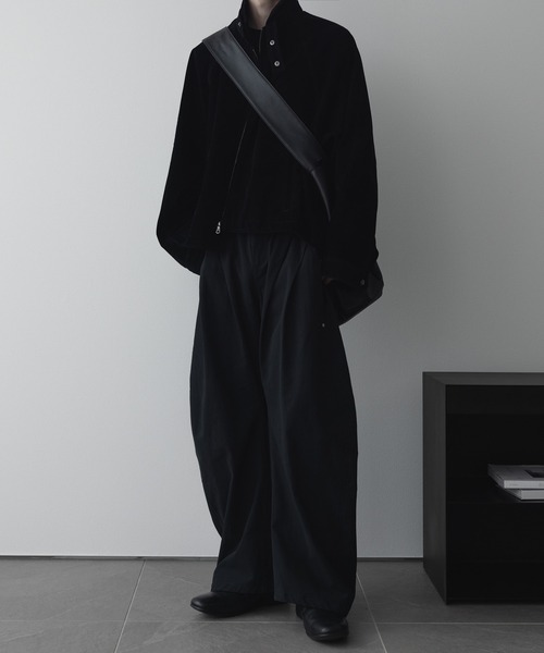remer(リメール)の「コットンギャバタックカーブパンツ - cotton gabardine tuck curved pants(その他パンツ・メンズ・チャコールグレー/ブラック・LARGE/MEDIUM/SMALL/X-SMALL)」の9枚目の写真