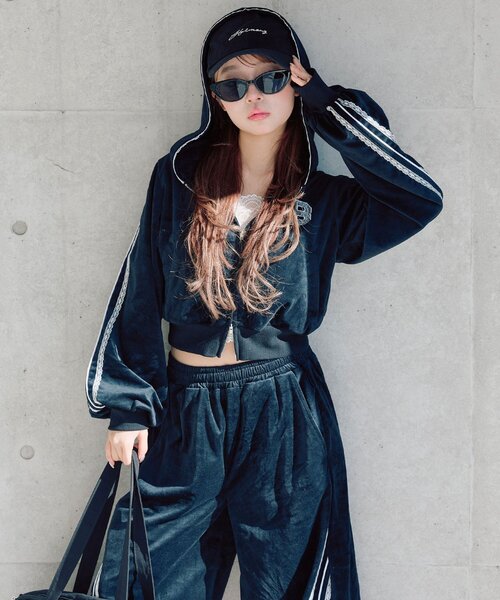 OLIVE des OLIVE(オリーブデオリーブ)の「袖ラインコンパクトパーカー(Tシャツ/カットソー・レディース・ピンク/トップグレー/ブラック・FREE)」の2枚目の写真