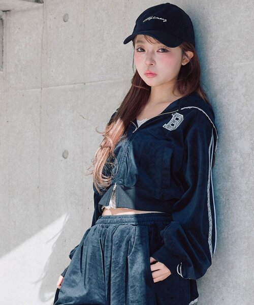 OLIVE des OLIVE(オリーブデオリーブ)の「袖ラインコンパクトパーカー(Tシャツ/カットソー・レディース・ピンク/トップグレー/ブラック・FREE)」の4枚目の写真