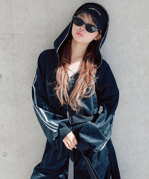 OLIVE des OLIVE(オリーブデオリーブ)の「袖ラインコンパクトパーカー(Tシャツ/カットソー・レディース・ピンク/トップグレー/ブラック・FREE)」の6枚目の写真