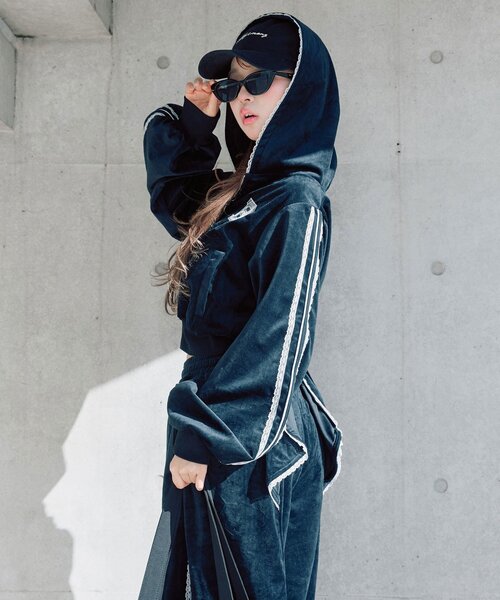 OLIVE des OLIVE(オリーブデオリーブ)の「袖ラインコンパクトパーカー(Tシャツ/カットソー・レディース・ピンク/トップグレー/ブラック・FREE)」の7枚目の写真