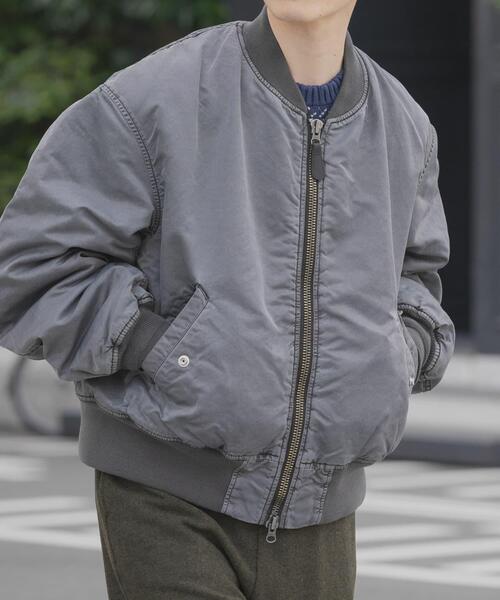 ITEMS URBANRESEARCH(アイテムズ アーバンリサーチ)の「ピグメントダイ オーバーサイズMA-1(MA-1・メンズ・カーキ/ベージュ系その他/グレー・MEDIUM/LARGE)」の2枚目の写真