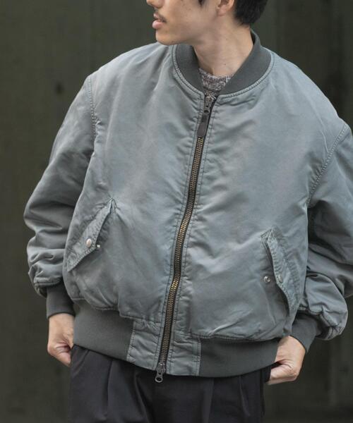 ITEMS URBANRESEARCH(アイテムズ アーバンリサーチ)の「ピグメントダイ オーバーサイズMA-1(MA-1・メンズ・カーキ/ベージュ系その他/グレー・MEDIUM/LARGE)」の3枚目の写真