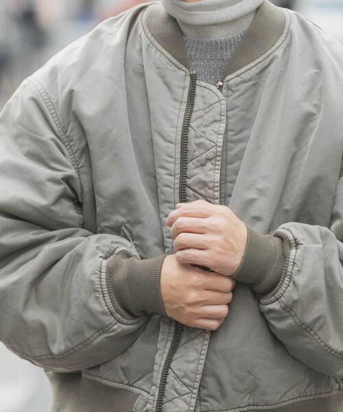 ITEMS URBANRESEARCH(アイテムズ アーバンリサーチ)の「ピグメントダイ オーバーサイズMA-1(MA-1・メンズ・カーキ/ベージュ系その他/グレー・MEDIUM/LARGE)」の5枚目の写真