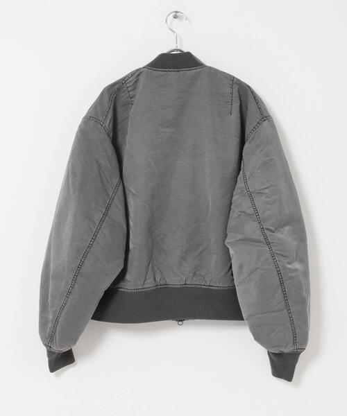 ITEMS URBANRESEARCH(アイテムズ アーバンリサーチ)の「ピグメントダイ オーバーサイズMA-1(MA-1・メンズ・カーキ/ベージュ系その他/グレー・MEDIUM/LARGE)」の17枚目の写真