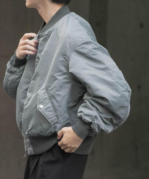 ITEMS URBANRESEARCH(アイテムズ アーバンリサーチ)の「ピグメントダイ オーバーサイズMA-1(MA-1・メンズ・カーキ/ベージュ系その他/グレー・MEDIUM/LARGE)」の20枚目の写真