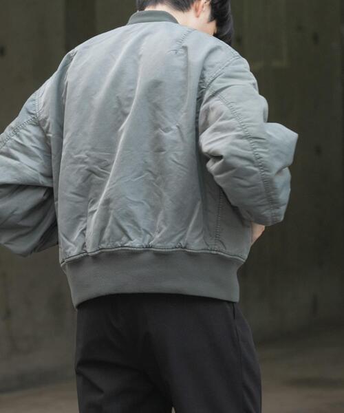 ITEMS URBANRESEARCH(アイテムズ アーバンリサーチ)の「ピグメントダイ オーバーサイズMA-1(MA-1・メンズ・カーキ/ベージュ系その他/グレー・MEDIUM/LARGE)」の21枚目の写真