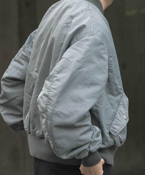 ITEMS URBANRESEARCH(アイテムズ アーバンリサーチ)の「ピグメントダイ オーバーサイズMA-1(MA-1・メンズ・カーキ/ベージュ系その他/グレー・MEDIUM/LARGE)」の22枚目の写真