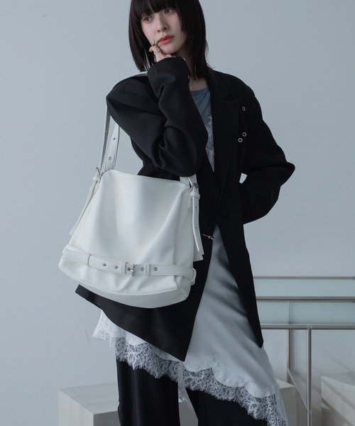 VACANCY（ヴァカンシー）の「ベルトバックルトートバッグ（トートバッグ・レディース・ブラック/ホワイト・FREE）」の4枚目の写真