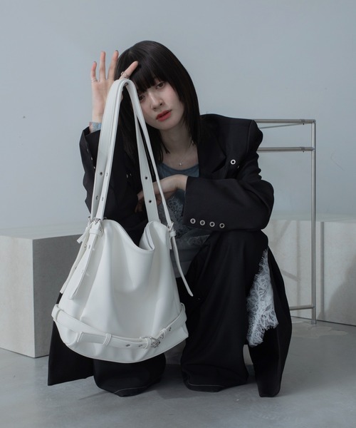 VACANCY（ヴァカンシー）の「ベルトバックルトートバッグ（トートバッグ・レディース・ブラック/ホワイト・FREE）」の5枚目の写真