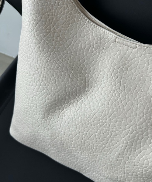 TONER（トナー）の「ポーチ付きマニッシュレザートライアングルワンショルダーバッグ/ロゴプレート付き/通勤通学（ショルダーバッグ・レディース・ダークブラウン/ホワイト/ブラック/ブラウン・FREE）」の8枚目の写真