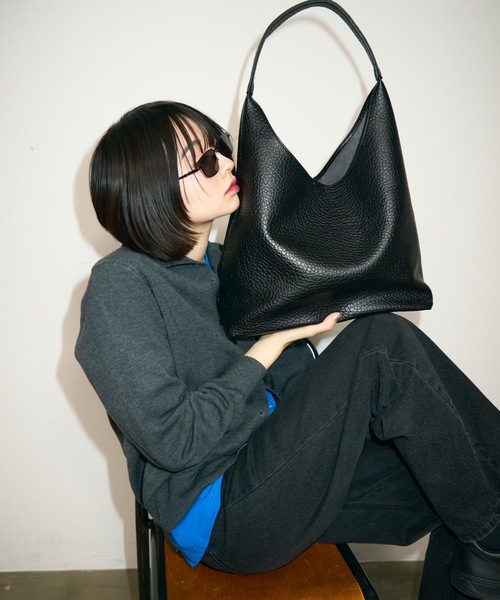 TONER（トナー）の「ポーチ付きマニッシュレザートライアングルワンショルダーバッグ/ロゴプレート付き/通勤通学（ショルダーバッグ・レディース・ダークブラウン/ホワイト/ブラック/ブラウン・FREE）」の11枚目の写真