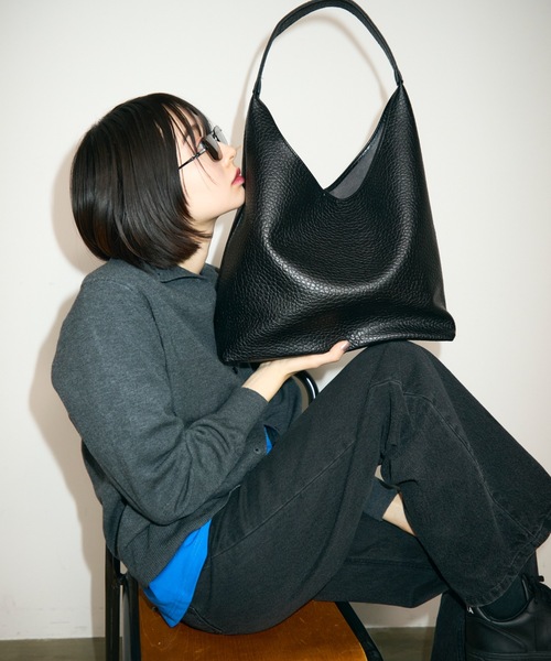 TONER（トナー）の「ポーチ付きマニッシュレザートライアングルワンショルダーバッグ/ロゴプレート付き/通勤通学（ショルダーバッグ・レディース・ダークブラウン/ホワイト/ブラック/ブラウン・FREE）」の13枚目の写真