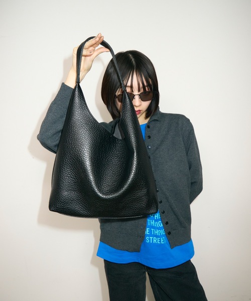 TONER（トナー）の「ポーチ付きマニッシュレザートライアングルワンショルダーバッグ/ロゴプレート付き/通勤通学（ショルダーバッグ・レディース・ダークブラウン/ホワイト/ブラック/ブラウン・FREE）」の19枚目の写真