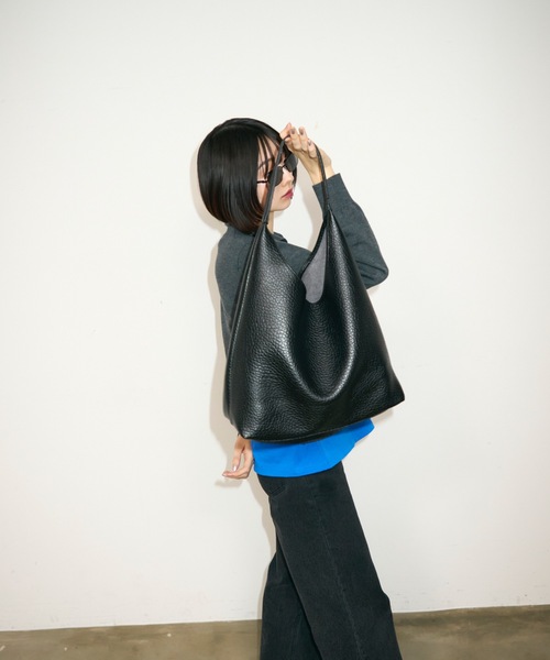 TONER（トナー）の「ポーチ付きマニッシュレザートライアングルワンショルダーバッグ/ロゴプレート付き/通勤通学（ショルダーバッグ・レディース・ダークブラウン/ホワイト/ブラック/ブラウン・FREE）」の22枚目の写真