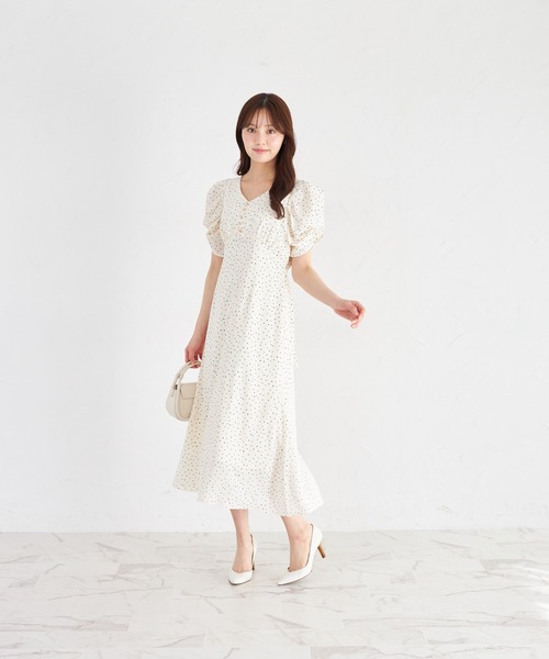tocco closet（トッコ　クローゼット）の「ハート飾り釦ランダムプチハートプリントワンピース（ワンピース・レディース・レッド/アイボリー・M）」の5枚目の写真