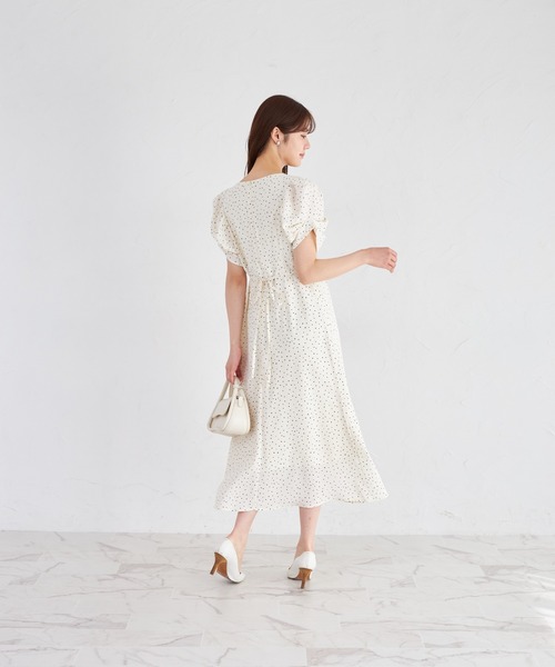 tocco closet（トッコ　クローゼット）の「ハート飾り釦ランダムプチハートプリントワンピース（ワンピース・レディース・レッド/アイボリー・M）」の6枚目の写真