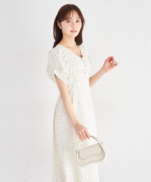tocco closet（トッコ　クローゼット）の「ハート飾り釦ランダムプチハートプリントワンピース（ワンピース・レディース・レッド/アイボリー・M）」の9枚目の写真