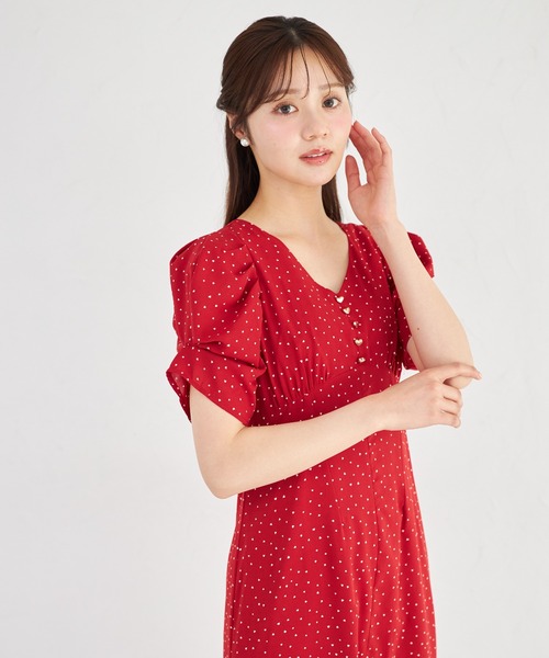 tocco closet（トッコ　クローゼット）の「ハート飾り釦ランダムプチハートプリントワンピース（ワンピース・レディース・レッド/アイボリー・M）」の17枚目の写真