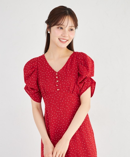 tocco closet（トッコ　クローゼット）の「ハート飾り釦ランダムプチハートプリントワンピース（ワンピース・レディース・レッド/アイボリー・M）」の16枚目の写真