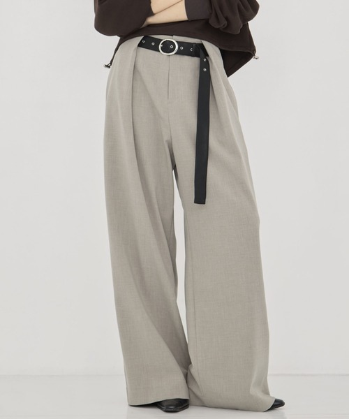 STUDIOUS(ステュディオス)の「【STUDIOUS/ステュディオス】Belted Stretch Trousers/ベルテッドストレッチトラウザー/スラックス/ワイドパンツ(スラックス・レディース・ブラック/ベージュ/ダークグレー・1/2)」の3枚目の写真