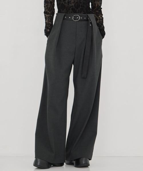 STUDIOUS(ステュディオス)の「【STUDIOUS/ステュディオス】Belted Stretch Trousers/ベルテッドストレッチトラウザー/スラックス/ワイドパンツ(スラックス・レディース・ブラック/ベージュ/ダークグレー・1/2)」の2枚目の写真