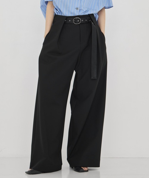 STUDIOUS(ステュディオス)の「【STUDIOUS/ステュディオス】Belted Stretch Trousers/ベルテッドストレッチトラウザー/スラックス/ワイドパンツ(スラックス・レディース・ブラック/ベージュ/ダークグレー・1/2)」の1枚目の写真