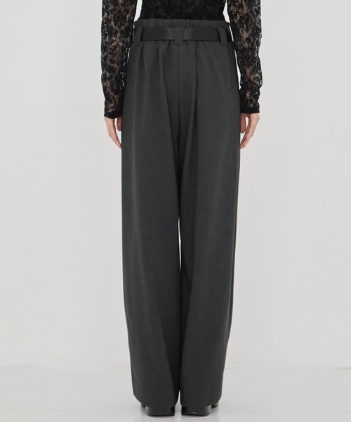 STUDIOUS(ステュディオス)の「【STUDIOUS/ステュディオス】Belted Stretch Trousers/ベルテッドストレッチトラウザー/スラックス/ワイドパンツ(スラックス・レディース・ブラック/ベージュ/ダークグレー・1/2)」の10枚目の写真