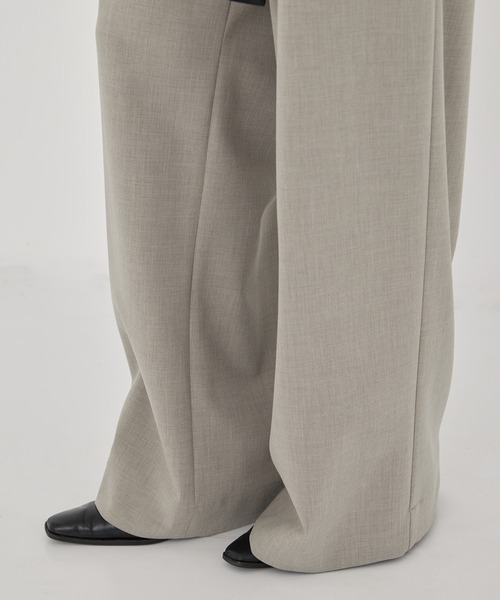 STUDIOUS(ステュディオス)の「【STUDIOUS/ステュディオス】Belted Stretch Trousers/ベルテッドストレッチトラウザー/スラックス/ワイドパンツ(スラックス・レディース・ブラック/ベージュ/ダークグレー・1/2)」の20枚目の写真