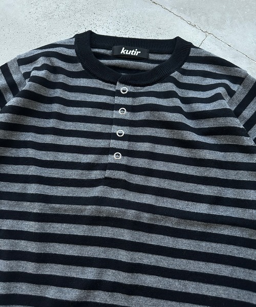 kutir(クティール)の「HENLEY NECK WOOL BLEND STRIPED KNIT/ヘンリーネックウールブレンドボーダーニット(Tシャツ/カットソー・メンズ・ブラック/ネイビー/ボルドー/ブラウン・LARGE/MEDIUM)」の20枚目の写真