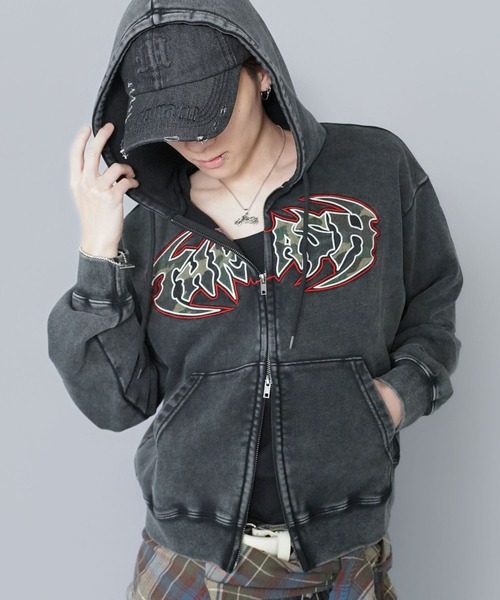 SPINNS（スピンズ）の「短丈ダブルジップパーカー/パッチワークカモフラロゴ/ショート丈（パーカー・メンズ・ブラック系その他/杢グレー/ピンク系その他・ONESIZE）」の2枚目の写真