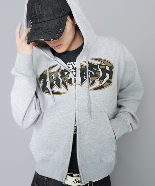 SPINNS（スピンズ）の「短丈ダブルジップパーカー/パッチワークカモフラロゴ/ショート丈（パーカー・メンズ・ブラック系その他/杢グレー/ピンク系その他・ONESIZE）」の3枚目の写真