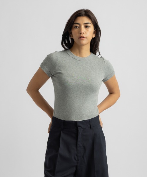 Saturdays NYC（サタデーズ ニューヨークシティ ）の「Naomi Ribbed Tee | WOMEN（Tシャツ/カットソー・レディース・ホワイト/ベージュ/グレー・S/M/L）」の4枚目の写真