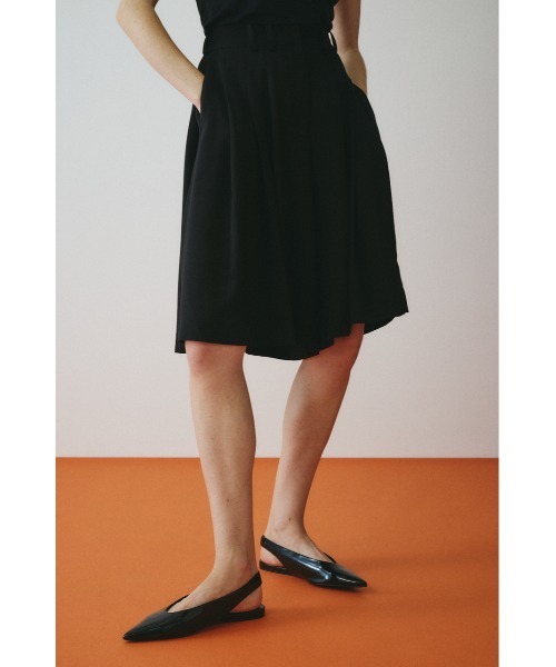HeRIN.CYE(ヘリンドットサイ)の「Flare half pants フレアハーフパンツ(その他パンツ・レディース・オフホワイト/ブラウン系その他/ブラック・38/36)」の6枚目の写真