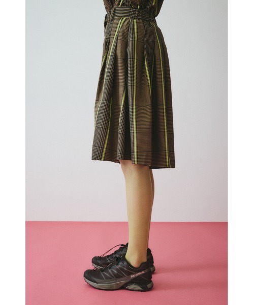 HeRIN.CYE(ヘリンドットサイ)の「Flare half pants フレアハーフパンツ(その他パンツ・レディース・オフホワイト/ブラウン系その他/ブラック・38/36)」の14枚目の写真