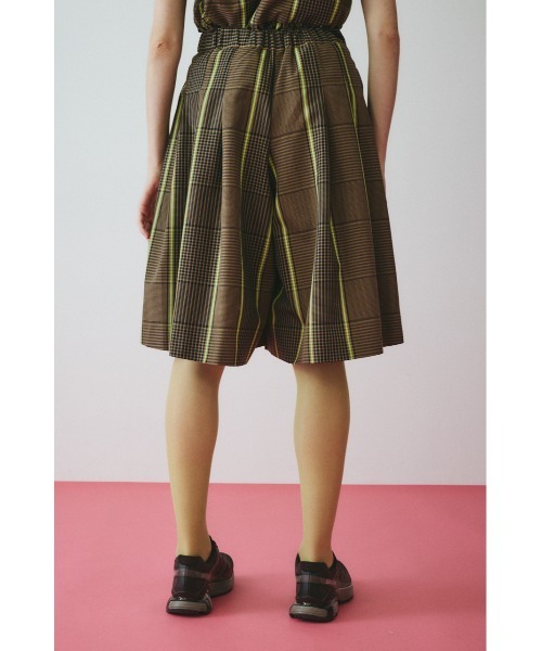 HeRIN.CYE(ヘリンドットサイ)の「Flare half pants フレアハーフパンツ(その他パンツ・レディース・オフホワイト/ブラウン系その他/ブラック・38/36)」の15枚目の写真