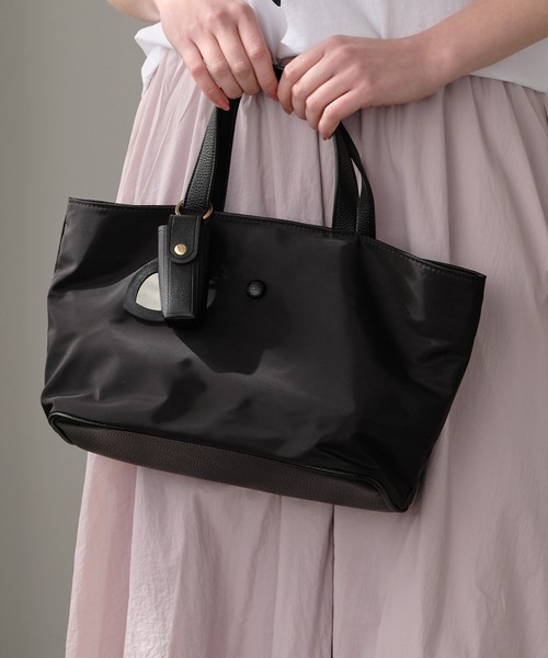 ZAKKA-BOX（ザッカボックス）の「ナイロントートバッグ(リップケースチャーム付き)（トートバッグ・レディース・レッド/アイボリー/ブラック・FREE）」の2枚目の写真
