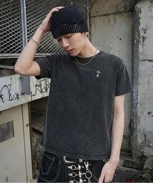 SPINNS | 短丈ピグメント加工ワンポイント半袖Tシャツ/クロスメタルロゴ(Tシャツ/カットソー)