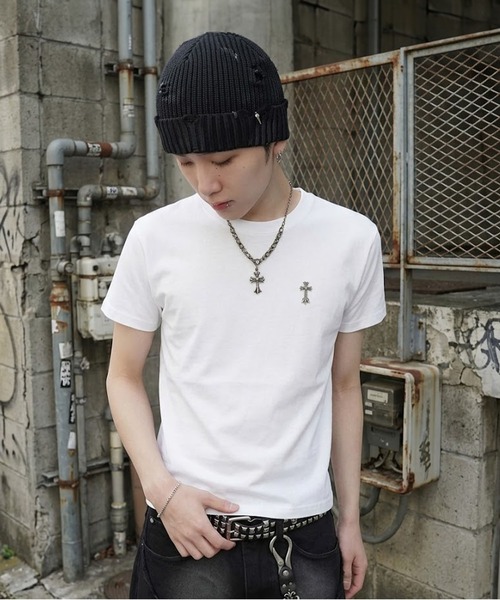 SPINNS（スピンズ）の「短丈ピグメント加工ワンポイント半袖Tシャツ/クロスメタルロゴ（Tシャツ/カットソー・メンズ・ホワイト/ブラック/ブラック系その他/ブラウン系その他/グリーン系その他/ピンク系その他/ウッドランド・ONESIZE）」の2枚目の写真