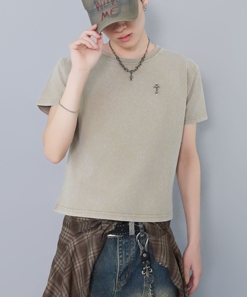 SPINNS（スピンズ）の「短丈ピグメント加工ワンポイント半袖Tシャツ/クロスメタルロゴ（Tシャツ/カットソー・メンズ・ホワイト/ブラック/ブラック系その他/ブラウン系その他/グリーン系その他/ピンク系その他/ウッドランド・ONESIZE）」の10枚目の写真