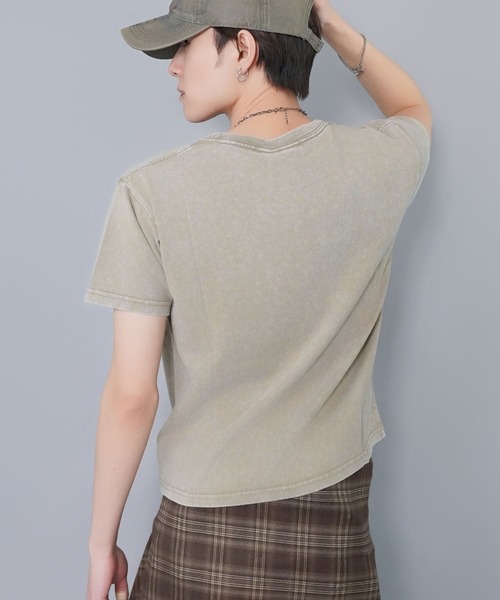 SPINNS（スピンズ）の「短丈ピグメント加工ワンポイント半袖Tシャツ/クロスメタルロゴ（Tシャツ/カットソー・メンズ・ホワイト/ブラック/ブラック系その他/ブラウン系その他/グリーン系その他/ピンク系その他/ウッドランド・ONESIZE）」の11枚目の写真