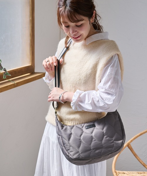 LIZDAYS(リズデイズ)の「【撥水/高密度ナイロン】半月型ショルダーバッグ(ショルダーバッグ・レディース・ナチュラル/ブラック/グレイッシュベージュ/カーキ・FREE)」の9枚目の写真