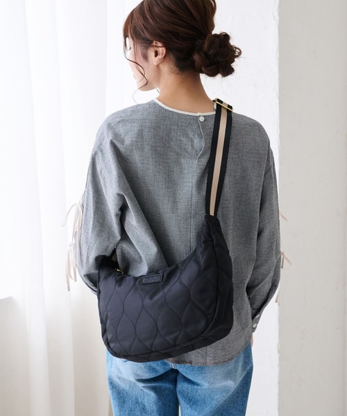 LIZDAYS(リズデイズ)の「【撥水/高密度ナイロン】半月型ショルダーバッグ(ショルダーバッグ・レディース・ナチュラル/ブラック/グレイッシュベージュ/カーキ・FREE)」の5枚目の写真