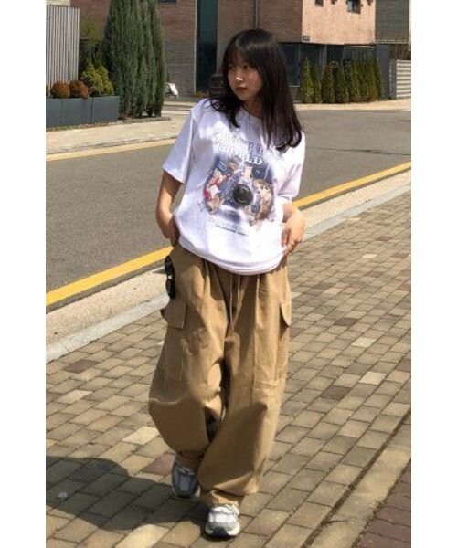 MOZMOZ(モズモズ)の「ラックニャン デジタル オーバーサイズ 半袖Tシャツ ホワイト(Tシャツ/カットソー・レディース・その他・1/2/3)」の11枚目の写真