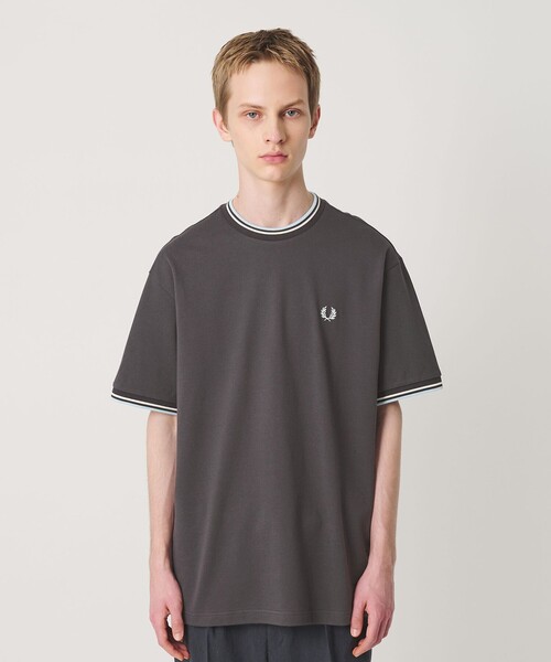 FRED PERRY（フレッドペリー）の「【別注】＜FRED PERRY＞ツインティップ クルーネック Tシャツ（Tシャツ/カットソー・メンズ・オフホワイト/ブラック/ダークグレー・L/M/XL）」の6枚目の写真
