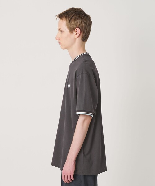 FRED PERRY（フレッドペリー）の「【別注】＜FRED PERRY＞ツインティップ クルーネック Tシャツ（Tシャツ/カットソー・メンズ・オフホワイト/ブラック/ダークグレー・L/M/XL）」の7枚目の写真